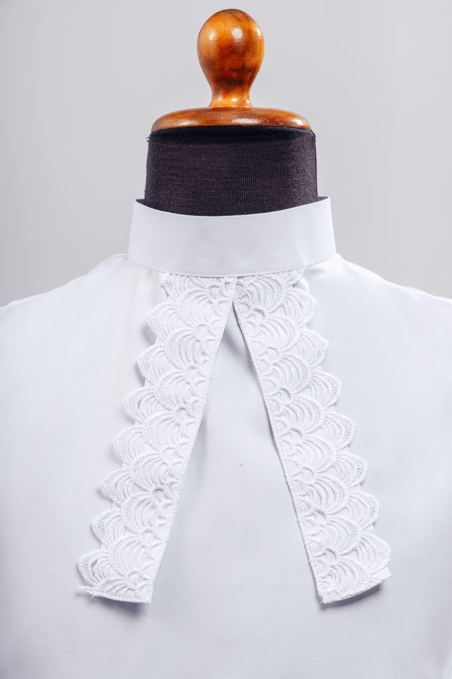 Constance Blanche Royale Collarette